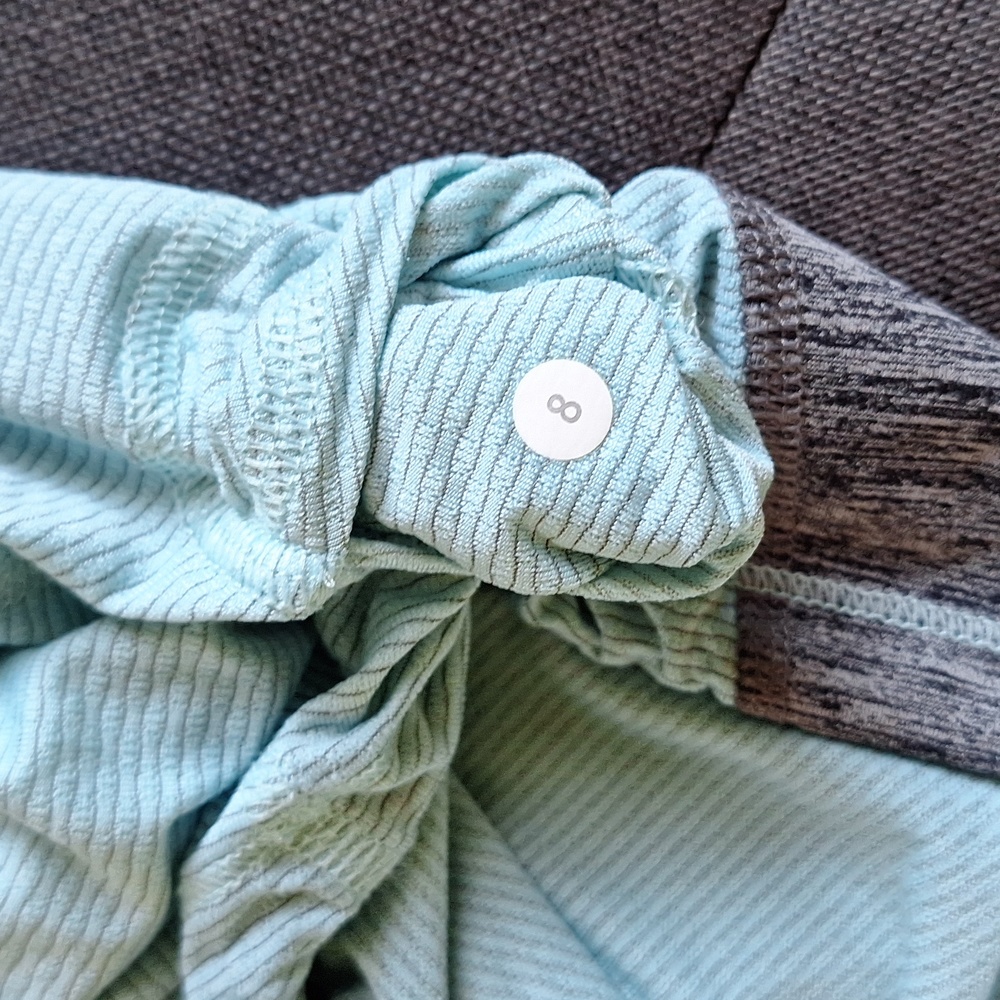 Lululemon Stretchy Cap Sleeve Top Adjustable Toggle Waist Size 8 - Picture 5 of 6